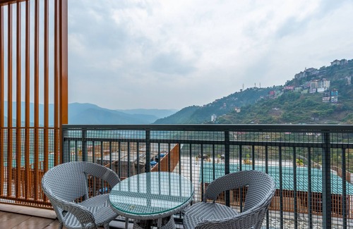 Shimla Apartamento | HILL VIEW FACING FLAT AT CLIFFTON VALLY SOCITY