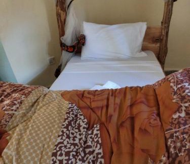Moshi Hotel | Hill View Garden Hotel