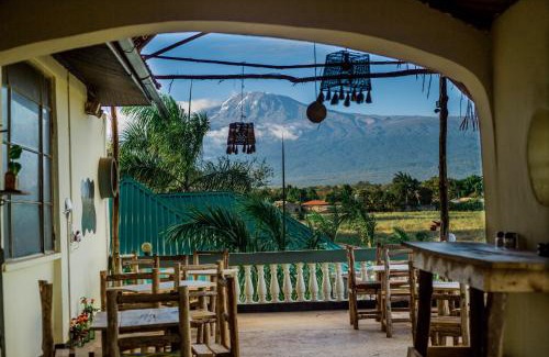 Moshi Hotel | Hill View Garden Hotel