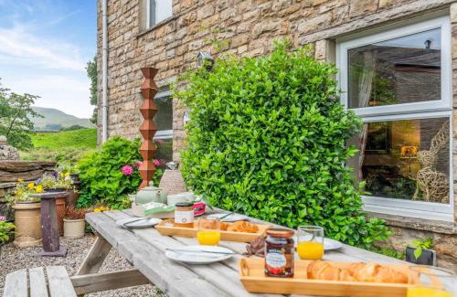Hawes Casa | Hill View