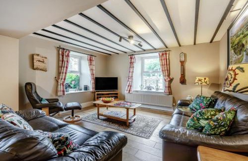 Hawes Casa | Hill View