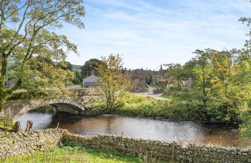 Hawes Casa | Hill View