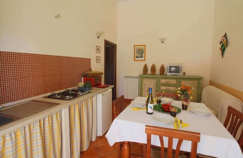 Apecchio Villa | Retiro con vista a la colina y piscina