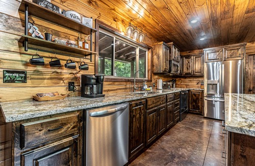 Ozark Cabina | Hillbilly Paradise ~ Brand New Cabin on the Mulberry!