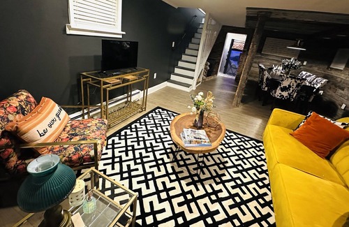 Severna Park Casa | Hillbottom Hideaway Beachhouse - Severna Park pet friendly! With hot tub!