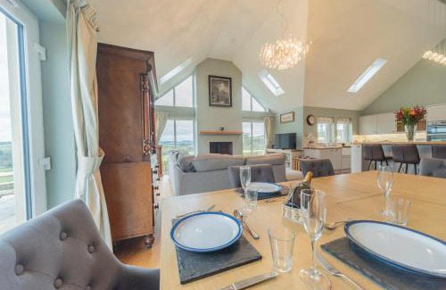 Hawick Casa | Hillcrest - 8 Person Luxury House and Hot Tub