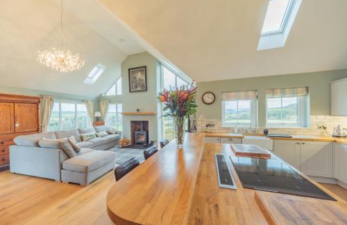 Hawick Casa | Hillcrest - 8 Person Luxury House and Hot Tub