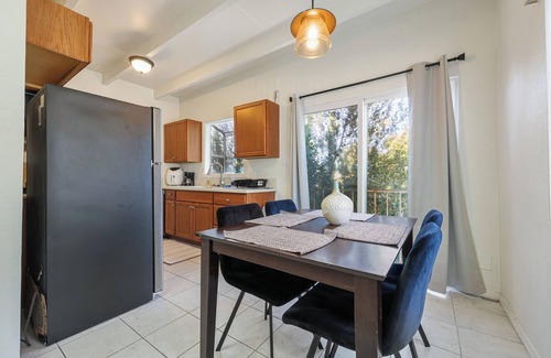 Hillcrest Apartamento | Hillcrest Haven: Cozy Condo for peaceful stay