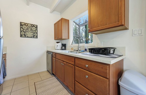 Hillcrest Apartamento | Hillcrest Haven: Cozy Condo for peaceful stay