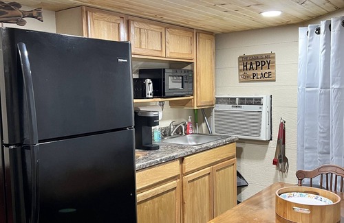 Jasonville Cabina | Hillenbrand Hideaway- perfectly located!