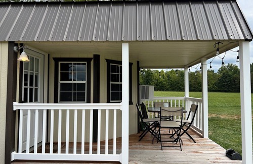 Jasonville Cabina | Hillenbrand Hideaway- perfectly located!