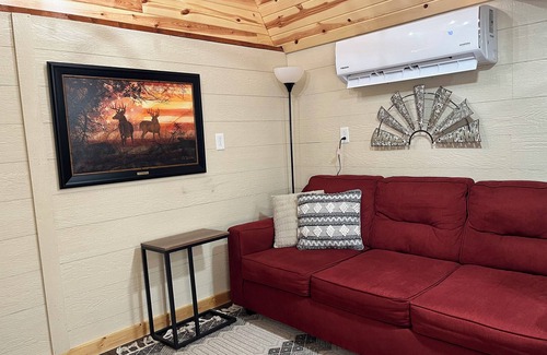 Jasonville Cabina | Hillenbrand Hideaway - Perfectly Located