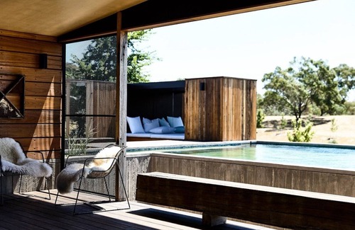 Metcalfe Cabaña | HILLPLAINS COTTAGE - 100% OFF-GRID LUXURY