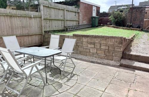 Llanedeyrn Casa | Hillrise - 3 bedroom house with garden