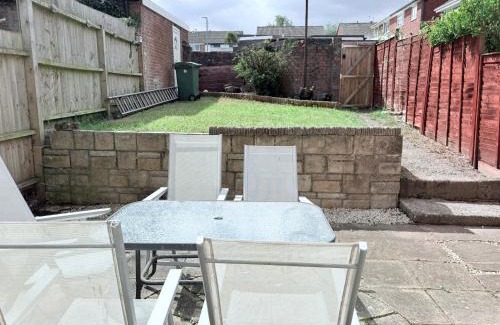 Llanedeyrn Casa | Hillrise - 3 bedroom house with garden