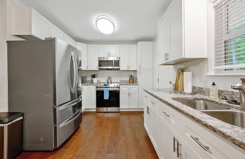 Hillsborough Casa | Entire Remodeled Duplex, 5 Minutes to Downtown Hillsborough
