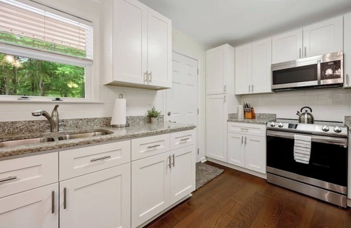 Hillsborough Casa | Entire Remodeled Duplex, 5 Minutes to Downtown Hillsborough