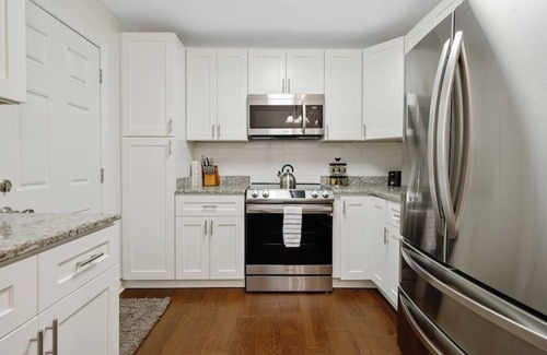 Hillsborough Casa | Entire Remodeled Duplex, 5 Minutes to Downtown Hillsborough