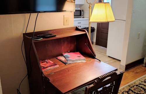 Hillsdale Casa | Hillsdale Historical Cottage Whole 1st Floor