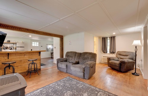 Hillsgrove Cabina | Hillsgrove Cabin w/ Private Hot Tub!