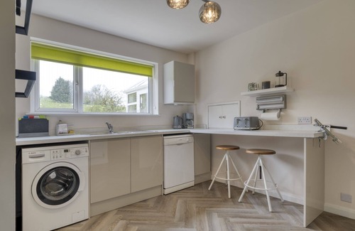 Mangotsfield Cabaña | Hillside - a cottage that sleeps 4 guests in 2 bedrooms