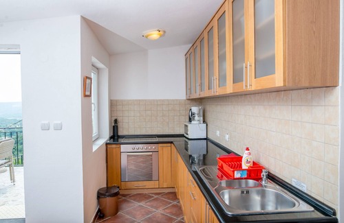 Mrcevac Apartamento | Apartamento en la ladera con impresionantes vistas al mar y a las montañas, mar a 2 km, piscina