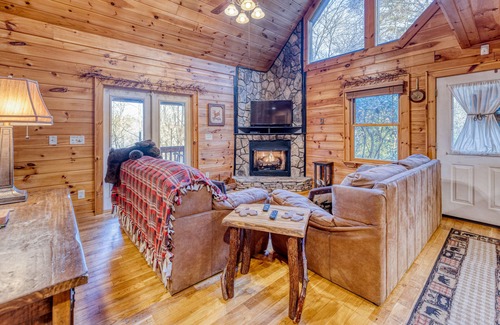 Blue Ridge Chalet De Esquí | Hillside Chalet-HotTub-Billard-FirePit-5 min to BR
