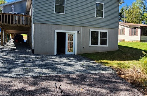 Lake Ariel Chalet De Esquí | Hillside Chalet "The Beagles Nest" minutes from the beach ! New Construction
