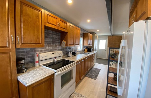 Terra Nova Cabina | Hillside Cottage, 5 minutes to Stephenville, skiing and snowmobile trails.