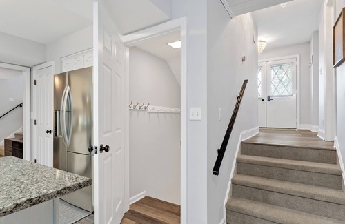 Norton Shores Casa | Hillside Cottage- Great Vacation Rental with Private Pool