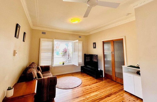 West Pennant Hills Casa | Hillside Haven - 3 bedroom house in a quiet and safe suburb