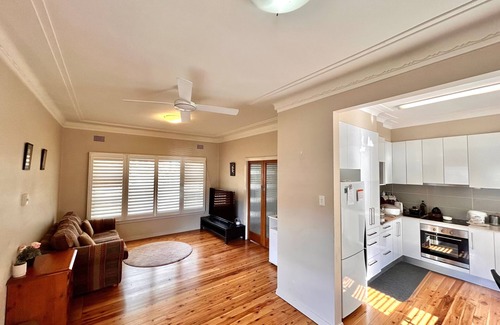 West Pennant Hills Casa | Hillside Haven - 3 bedroom house in a quiet and safe suburb