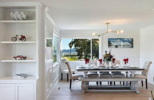 Country Club Casa | Hillside Haven: Bayview Pool & Hot Tub
