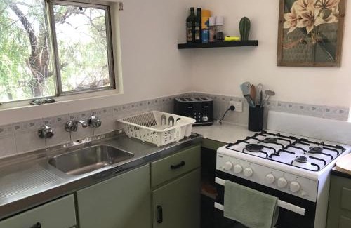Broken Hill Casa | HILLSIDE HAVEN CHARMING C1920 COTTAGE Pet Friendly Sleeps 1 - 6