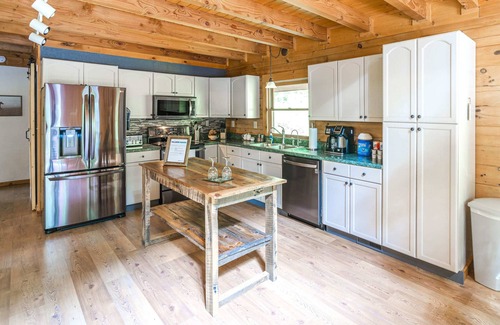 Whiteside Cabina | Hillside Haven ★ Rustic Cozy Cabin Nestled In Woods