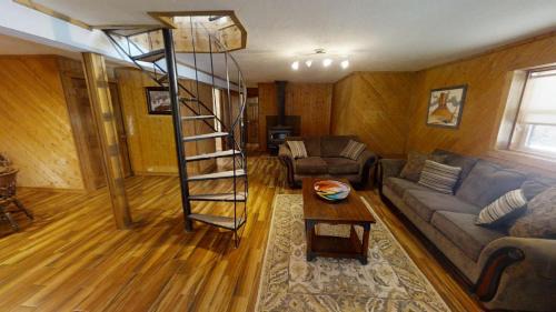 Red River Casa | Hillside Haven - Pet Friendly - WiFi - Satellite - Wood Burning Stove - Large Deck - Two Living Rooms