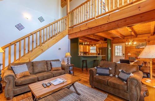 Boone Cabina | Hillside Heaven - Hot tub, pool table, firepit