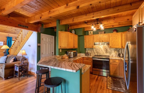 Boone Cabina | Hillside Heaven - Hot tub, pool table, firepit