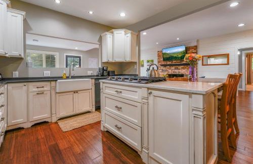 Pisgah Forest Casa | Hillside Hideaway