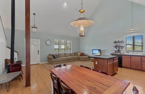 Williams Casa | Hillside Hideaway