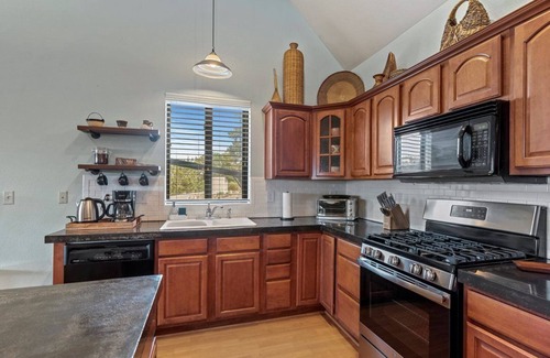 Williams Casa | Hillside Hideaway