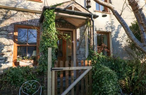 Pentre Casa | Hillside Holiday Cottage