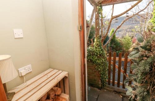 Pentre Casa | Hillside Holiday Cottage