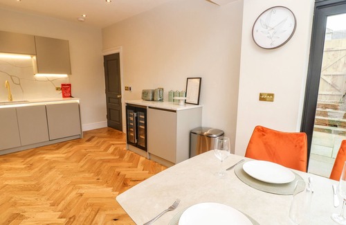 Aysgarth Cabaña | HILLSIDE HOUSE, pet friendly, with open fire in West Witton