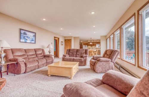 Roads End Casa | Hillside House