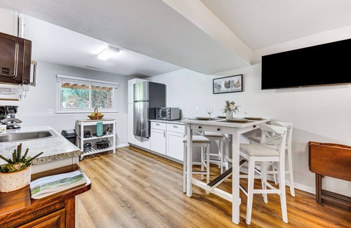 Northeast Colorado Springs Apartamento | Hillside Place w/ Mountain Views ~ 8 Mi to Dtwn!
