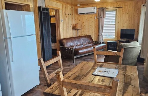 Phelps Cabina | Hillside Resort Cabin #3