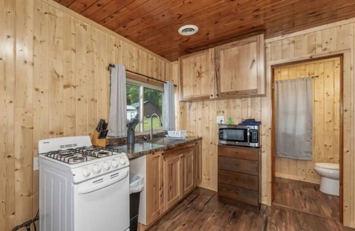 Phelps Cabina | Hillside Resort Cabin #8