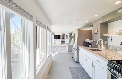 Whittier Casa | Hillside Retreat: Stunning Views & Lush Gardens