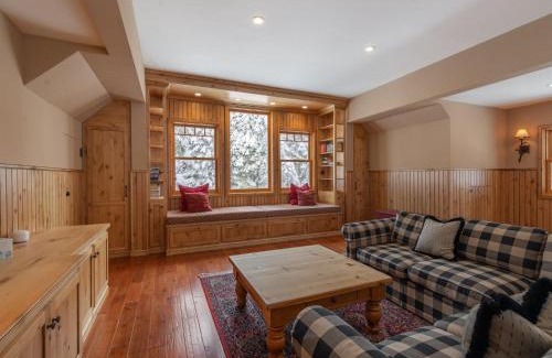 Kingswood Estates Casa | Hillside Retreat